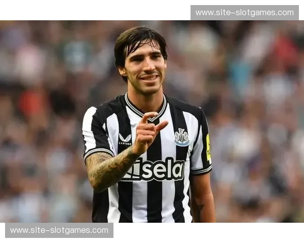 托纳利复出后中场调度出色 纽卡攻防转换速度改善 托纳利复出后中场调度出色 纽卡攻防转换速度改善